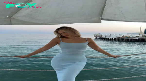 ‘Charming angel’ Merve Yano shows off her beautiful curves that make your heart flutter and fascinate