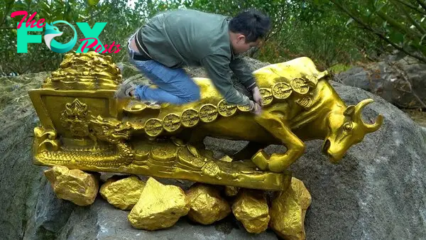 kem.Ancient mountains hide many golden statues in poisonous snake caves that are more than 2,300 years old.