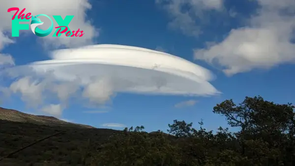 FS These clouds look like UFOs invading the sky at the observatory in Hawaii