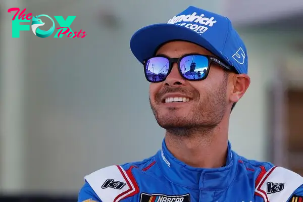 Kyle Larson beats Bubba Wallace to Martinsville Cup pole by 0.001s