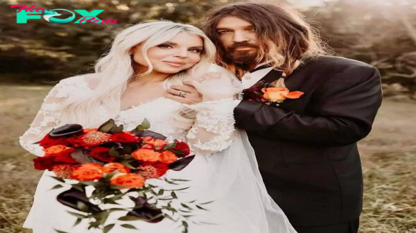 62-year-old Billy Ray Cyrus marries 34-year-old bride Firerose – fans upset by one little detail