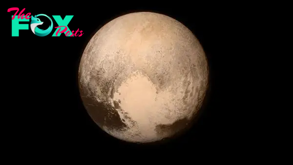 Pluto's huge white 'heart' has a surprisingly violent origin, new study suggests