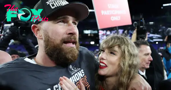 Taylor Swift Spotted in Mini Skirt and Heels Holding Hands With Travis Kelce on Las Vegas Date