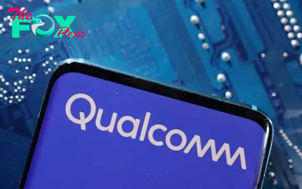 Qualcomm jumps as AI sparks rebound in Chinese smartphone market