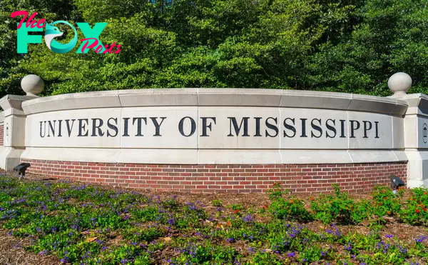 Tensions Rise at Ole Miss as Counter-Protesters Taunt Palestine Supporters With  Star-Spangled Banner