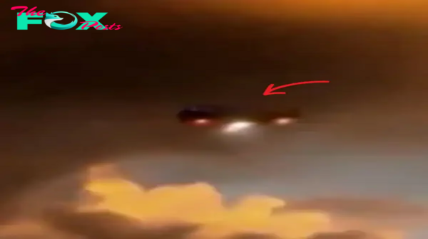 Mysterious Black Unknown Origin Craft Caught on Film