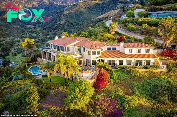 b83.”Inside Suge Knight’s Former Malibu Mansion: Own a Piece of Music History with a Recording Studio Used by Rihanna and Justin Timberlake, Now on Sale for $30M”