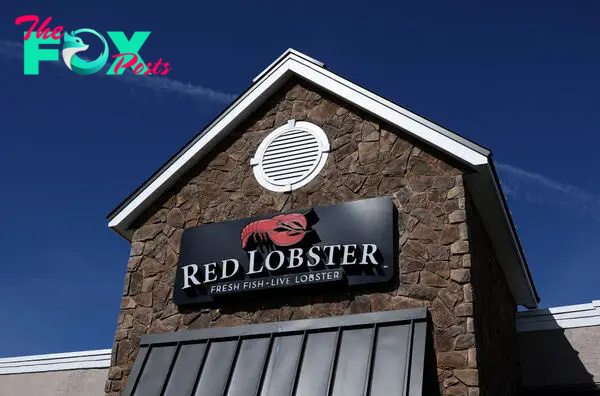  At Least 48 Red Lobster Locations Are Closing. People Aren’t Happy About It