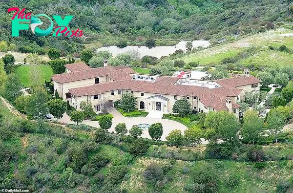 B83.Meghan and Harry have found residence in the $18 million Beverly Hills mansion owned by mega-rich Hollywood actor and producer Tyler Perry, a stunning arrangement facilitated by mutual friend Oprah, offering them a sanctuary of privacy and luxury amidst the glitz and glamour of Los Angeles.