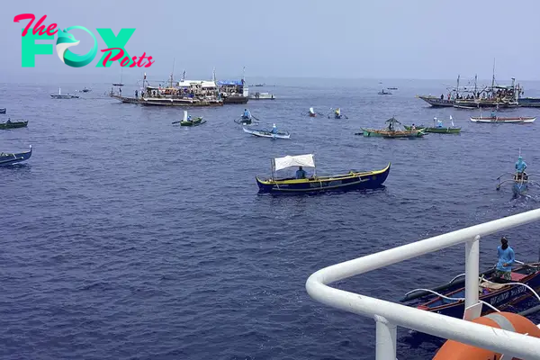 100-Boat Convoy of Filipino Fishers, Activists Sets Sail to Disputed Shoal in South China Sea