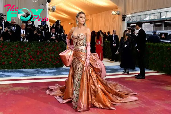 dq Blake Lively and 7 times made the audience ‘bewildered’ on the red carpet