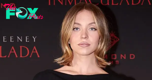 Sydney Sweeney’s $1,090 SNL Waistcoat Look Is $31 on Amazon 