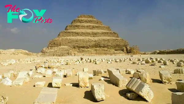 Why are so many ancient Egyptians buried at the Saqqara necropolis?