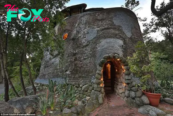 B83.Step into what may be America’s most eccentric property: the eccentric ‘whale house’, which has no flat walls and is available to rent for $625 a night.