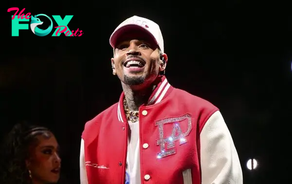 Chris Brown Goes Viral For Meet & Greet Photos At 11:11 Tour 