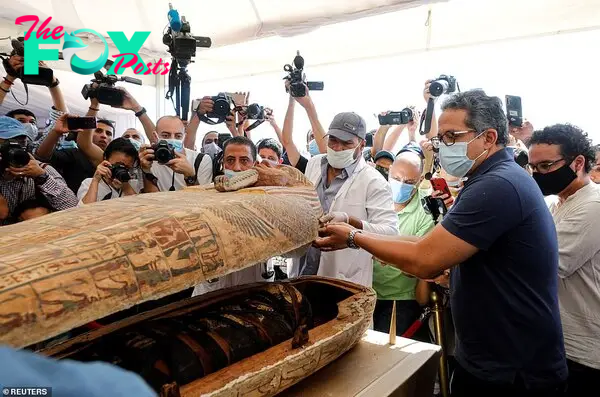 nht.Thirteen intact coffins, dating back 2,500 years, were found in the Saqqara burial chamber.