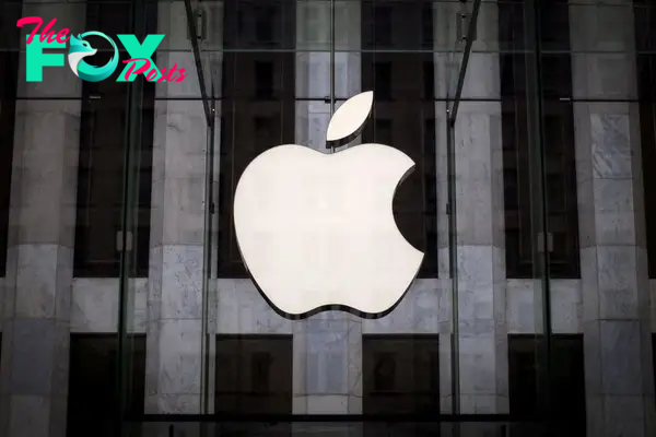 Apple tops Microsoft again in market value