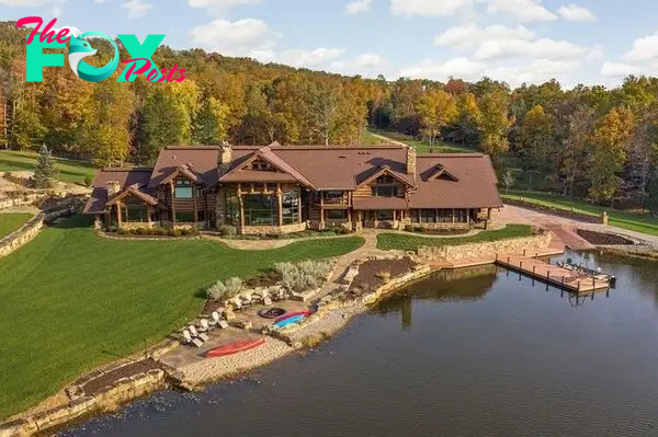 B83.Tony Stewart’s Majestic Indiana Ranch Hits Market with Stunning Reimagining, Priced at $22.5M