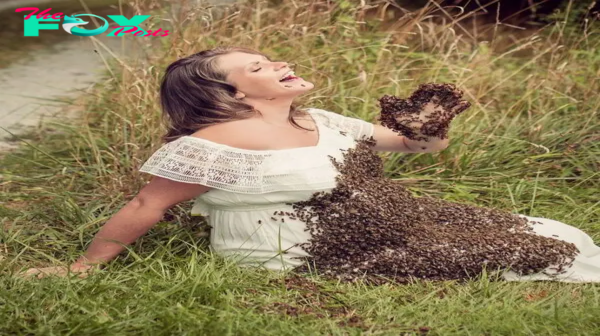 nht.In a daring maternity photo shoot, a mom-to-be poses with 20,000 live bees to create a striking image and raise awareness for her unborn child.