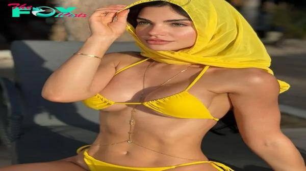 Muse Stephany Gonzalez shows off her slim and radiant figure at the pool when she wears a yellow swimsuit