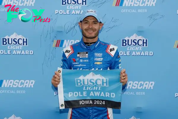 NASCAR Cup Iowa: Kyle Larson beats Ryan Blaney to pole