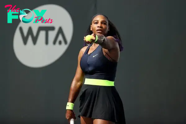 What advice did Serena Williams give Caitlin Clark about dealing with critics?