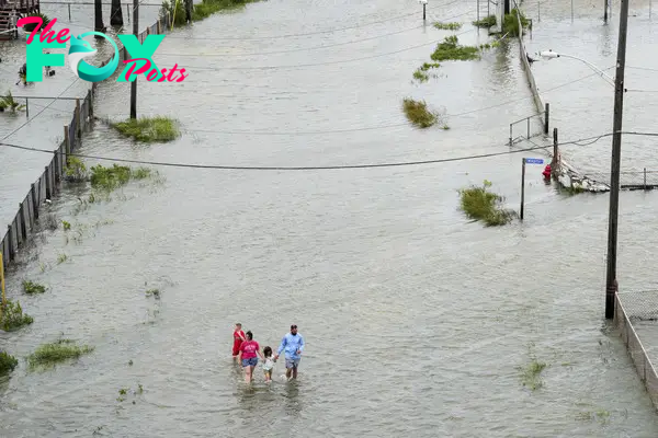 Texas and Mexico Hit by Tropical Storm Alberto as Three Deaths Are Reported