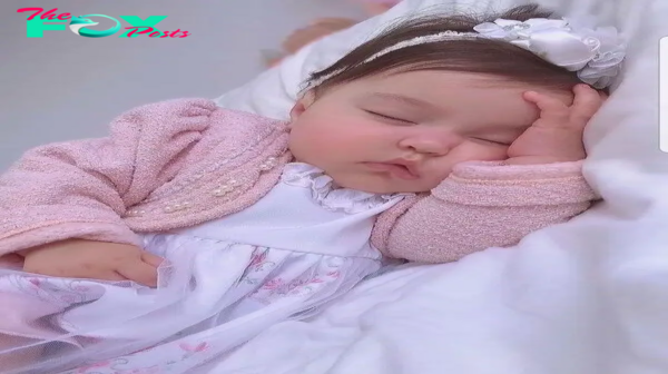 ”Peaceful moment of a newborn baby sleeping soundly embodies the gentle beauty that captivates the hearts of parents ‎” LS