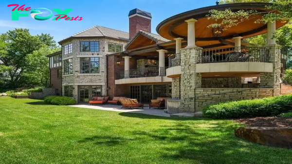 B83.Former NFL star Brian Griese’s mansion in Denver, Colorado, valued at $7.4 million.