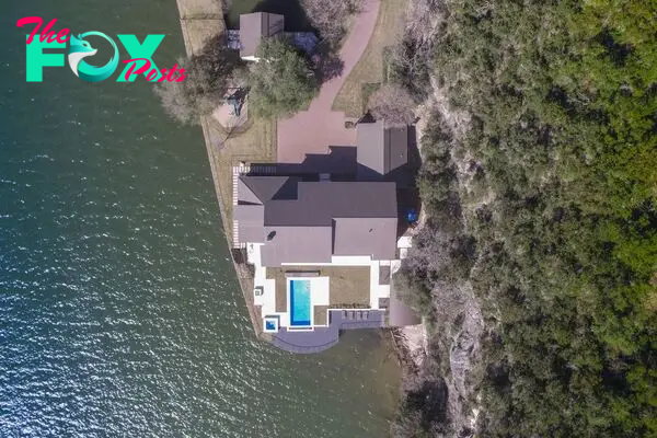 B83.Inside Elon Musk’s Secret $12 Million Waterfront Estate in Austin