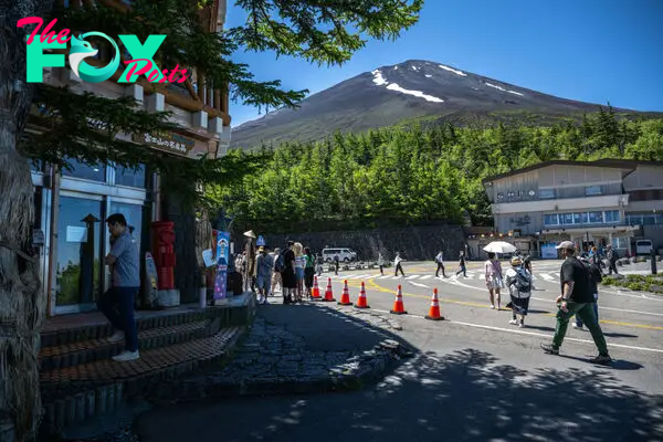 Three Climbers’ Bodies Found in Crater at Summit of Japan’s Mount Fuji