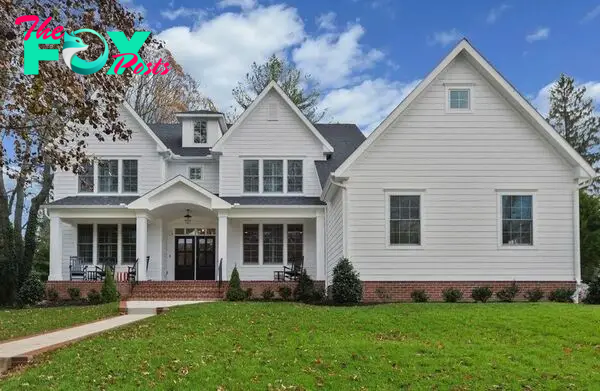 B83.Charming and Contemporary: Tour Bryce Harper’s $2.4 Million Modern Farmhouse in Haddonfield, NJ