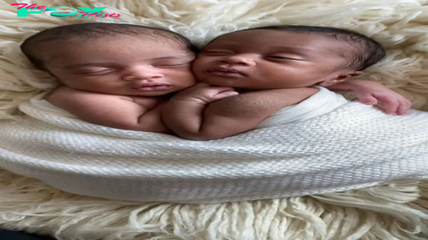 Explore the special depth of the connection between twins through a series of emotional photographs, where emotions and thoughts transcend the physical world to create a deep and unbelievable bond