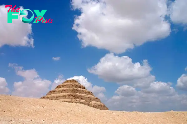 Ancient Egyptians used a hydraulic lift to build their 1st pyramid, controversial study claims