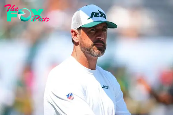 What regrets does Aaron Rodgers have about covid-19 vaccine controversy?