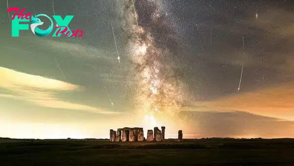 Perseid meteor shower rains 'shooting stars' over Stonehenge in glorious astrophotography image