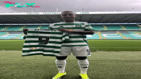 Watch: Celtic Fans’ Oustanding Reaction to Adam Idah Return