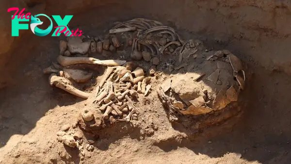 Rare pre-Inca burials of 4 people found at 'water cult' temple in Peru