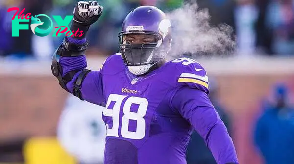 Who is Linval Joseph, the defensive tackle Cowboys signed?