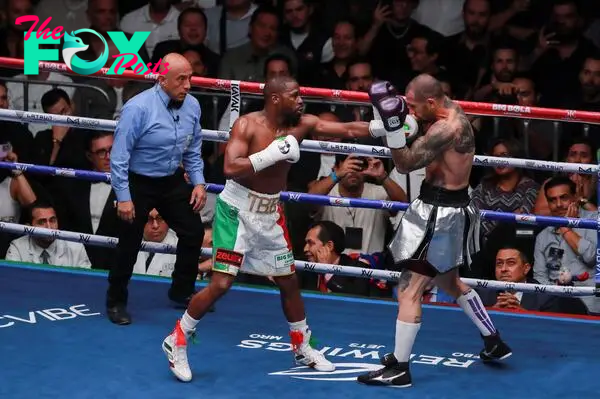 Why was the ref changed during Mayweather vs Gotti fight? Has this happened before?