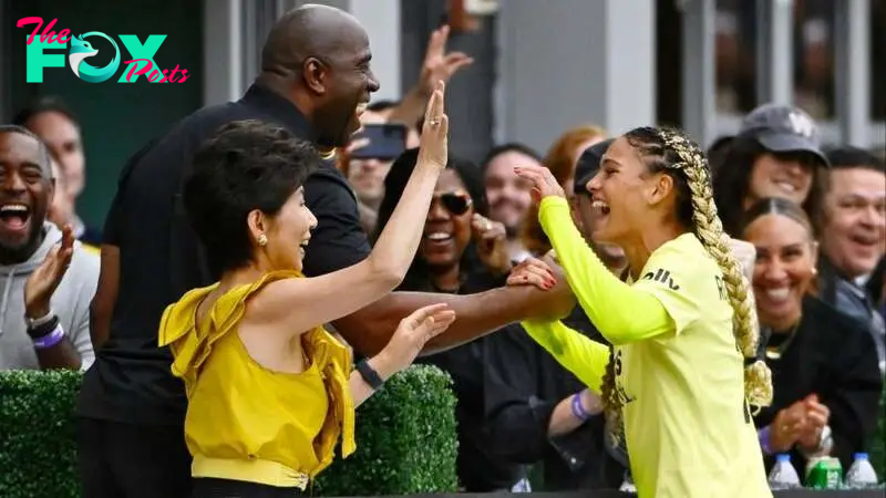 WATCH: Washington Spirit, USWNT star Trinity Rodman does 'slam dunk' celebration in front of Magic Johnson