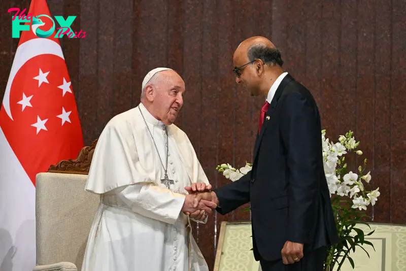 Pope Francis Praises Singapore’s Development, Urges Greater Appreciation of Migrant Workers