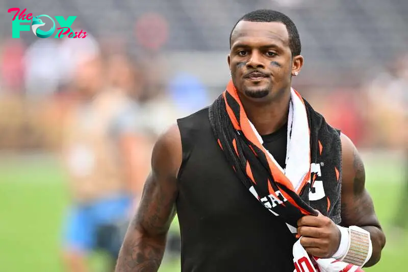 Should the Cleveland Browns bench quarterback Deshaun Watson?