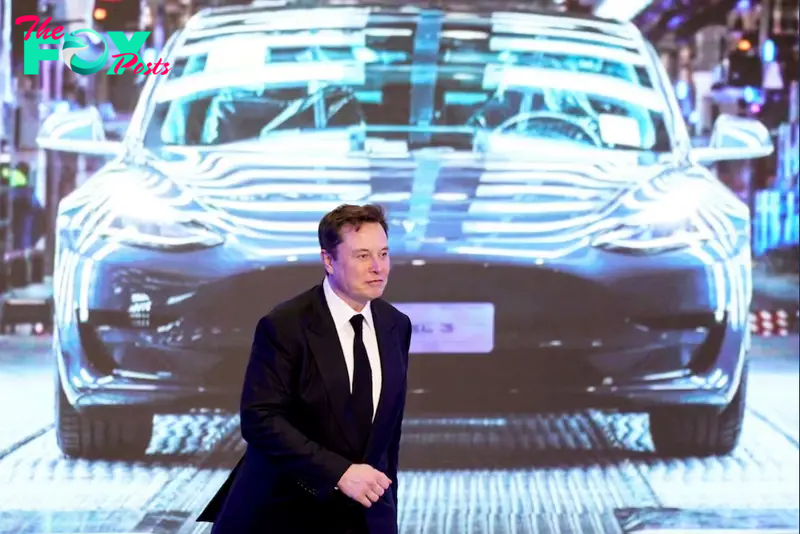 Tesla shares drop nearly 9% as Cybercab unveiling 'underwhelms' investors 73 / 100