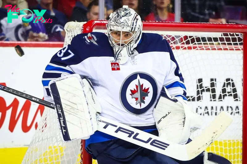 Chicago Blackhawks at Winnipeg Jets odds, picks and predictions