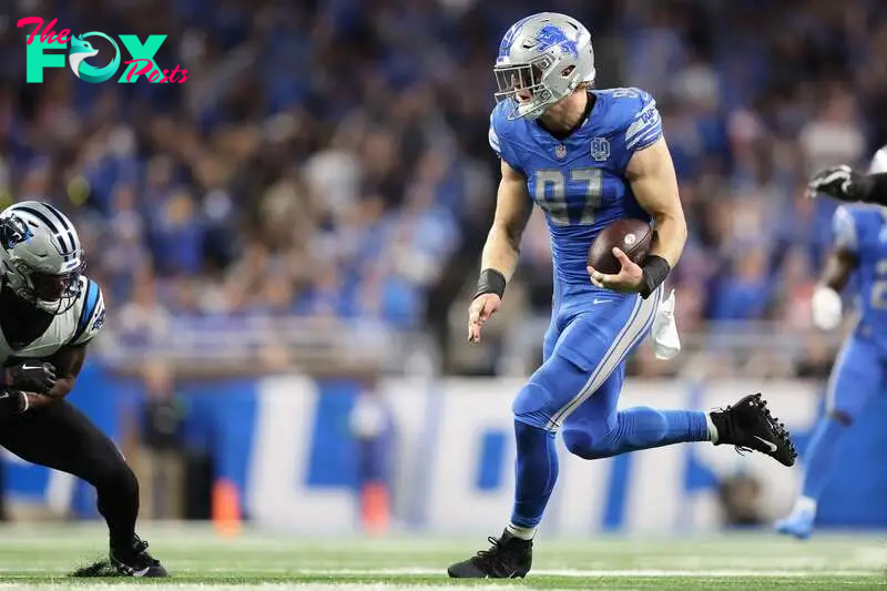 Aidan Hutchinson’s leg injury update: How long will be the Lions’ DE be out?