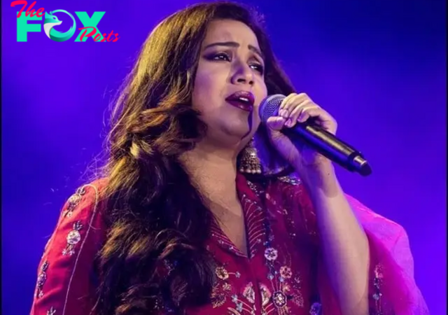 WATCH: Fan propose his girlfriend at Shreya Ghoshal's concert