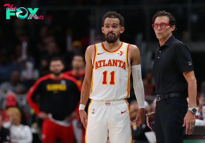 What model are Hawks coach Quin Snyder's glasses?