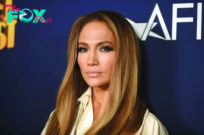 Jennifer Lopez set to campaign for Harris | The Express Tribune