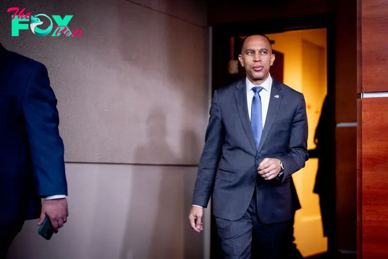 Hakeem Jeffries Wins Reelection as House Democratic Leader Despite Party’s Losses